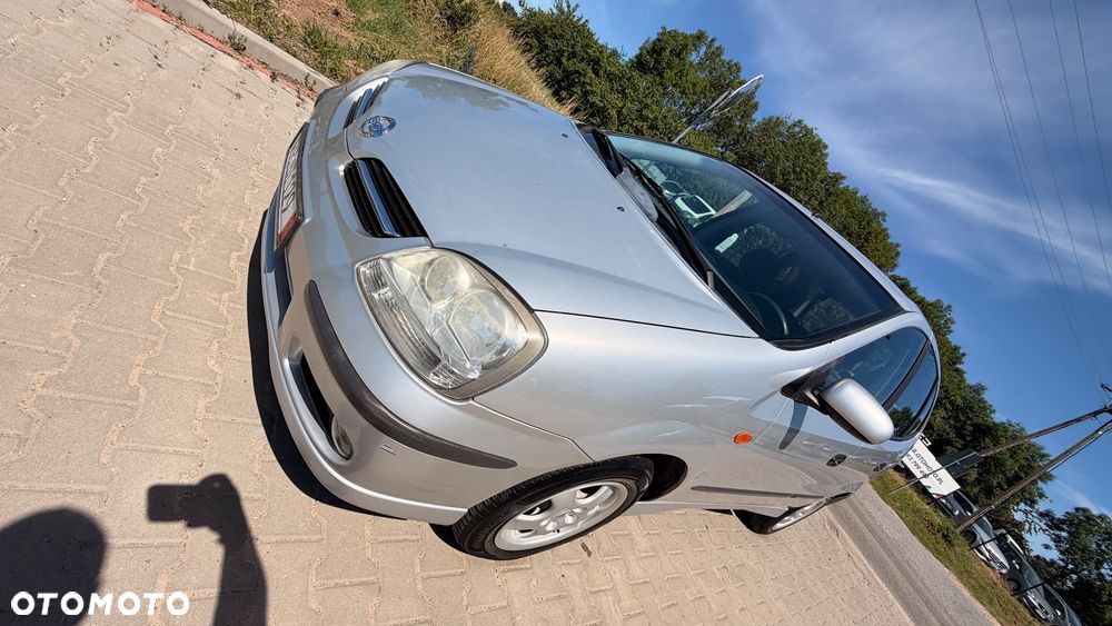 Nissan Almera Tino - 30