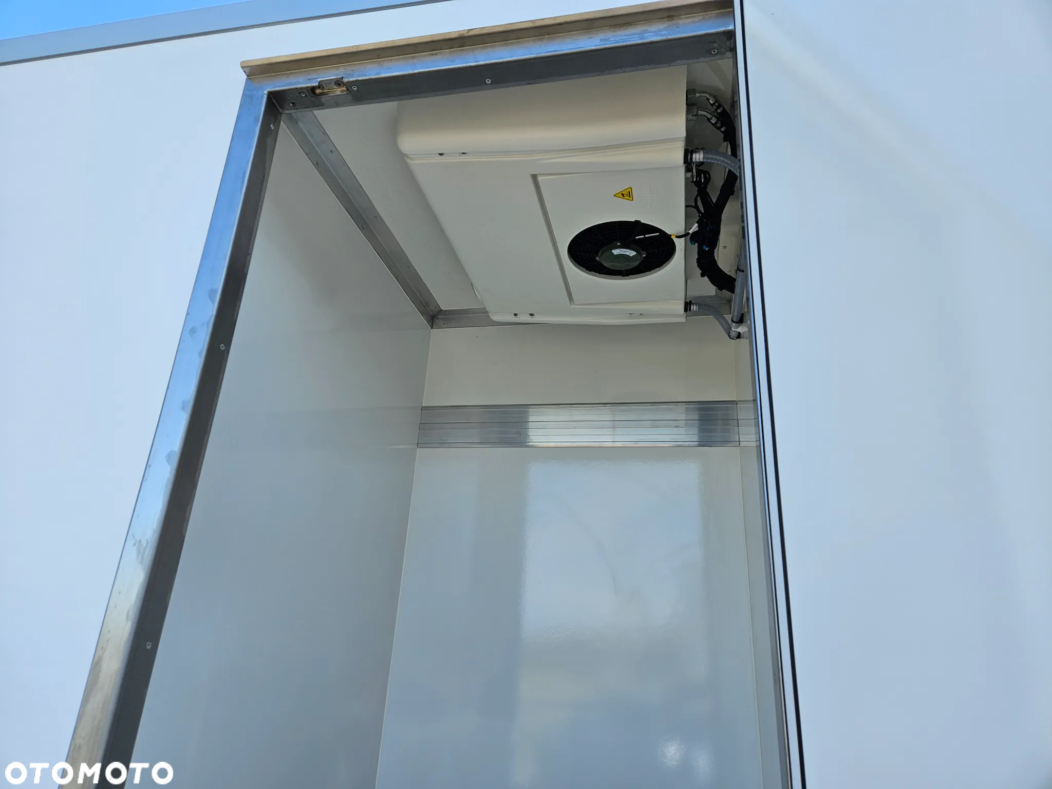 Renault nowy Master kontener piekarniczy + izoterma - 8