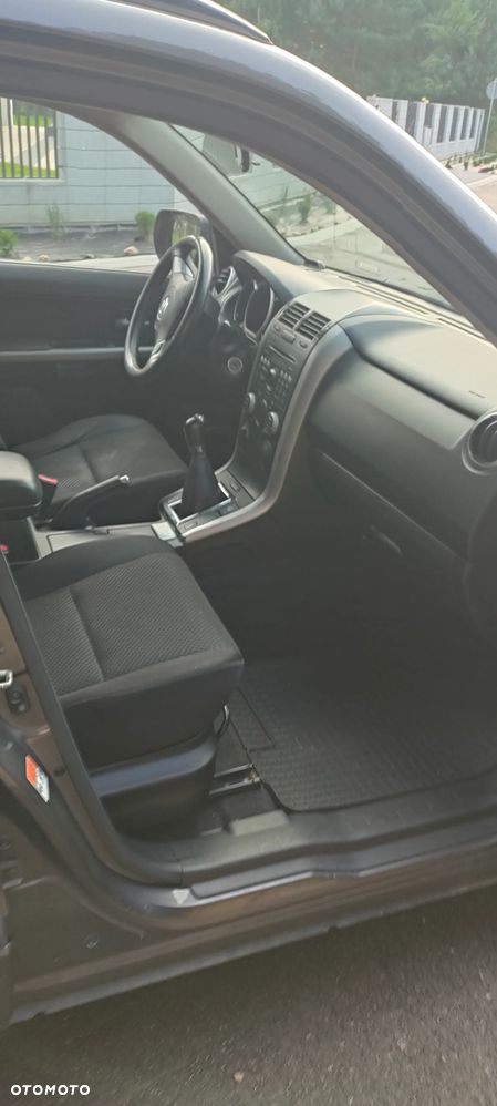 Suzuki Grand Vitara 2.0 - 5