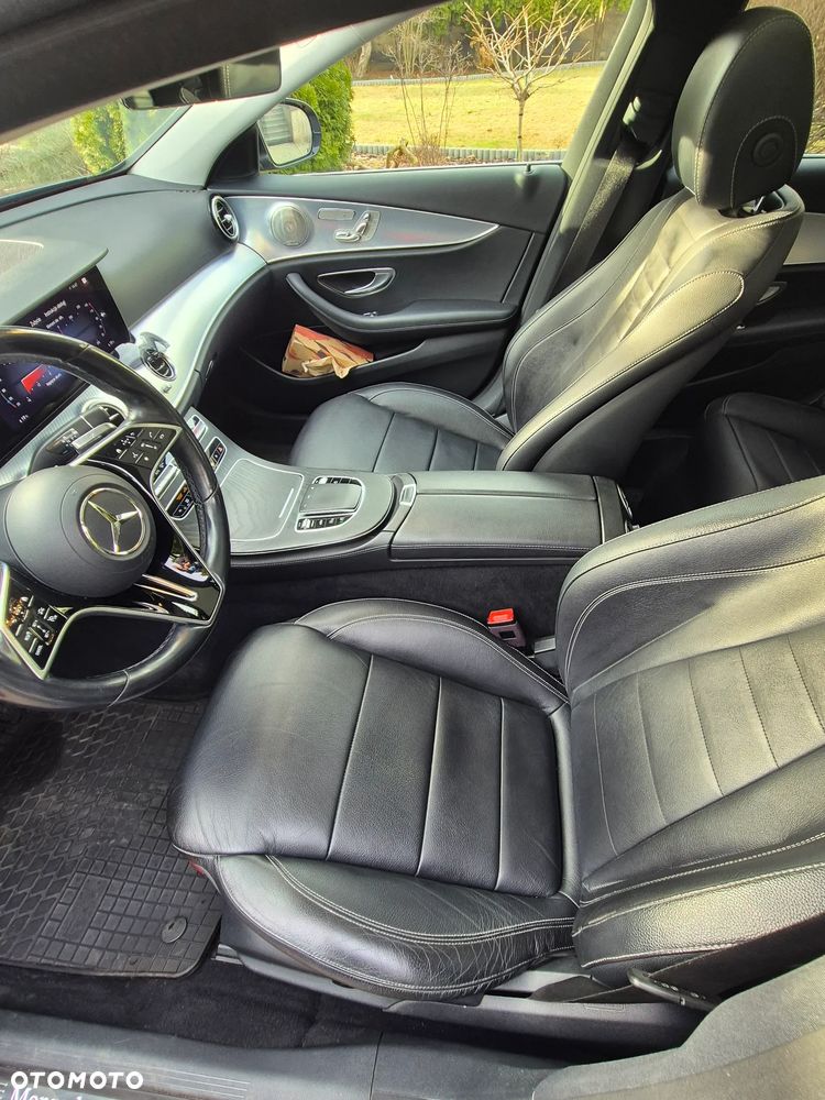 Mercedes-Benz Klasa E 200 4-Matic - 23