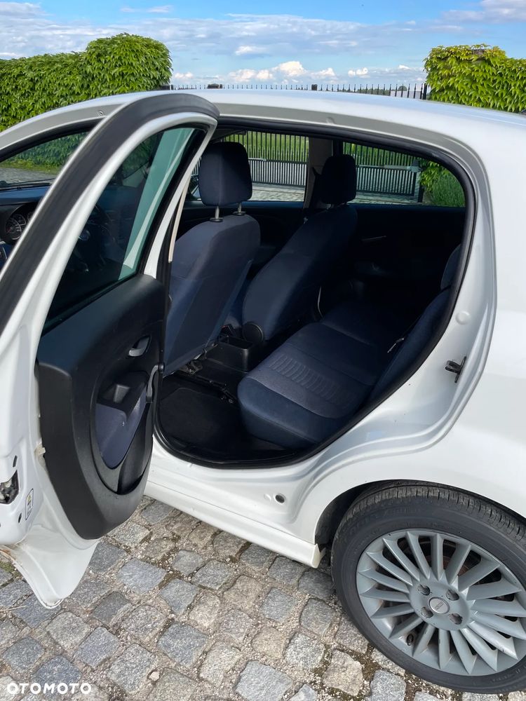 Fiat Grande Punto - 13