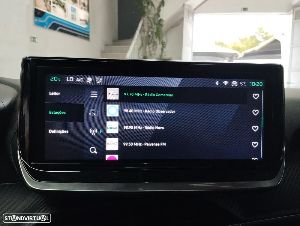 Peugeot 2008 1.2 PureTech Allure - 32