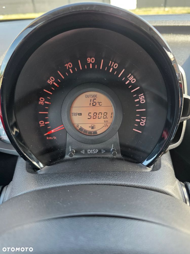Toyota Aygo x-play - 15