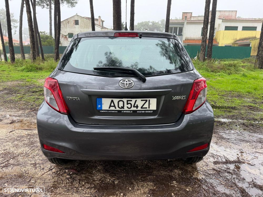 Toyota Yaris 1.0 VVT-i Comfort c/ Design-Pack - 5