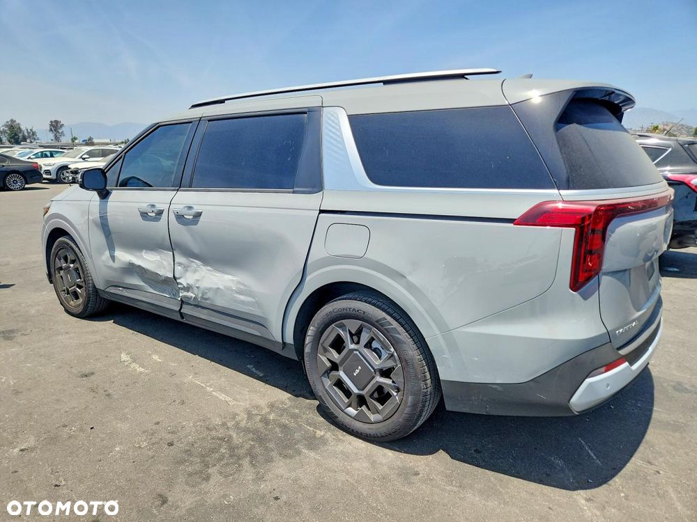 Kia Carnival - 5