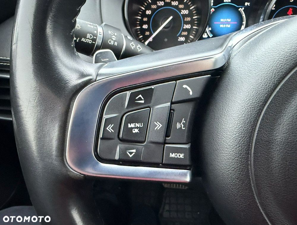 Jaguar F-Pace 25d AWD R-Sport - 26