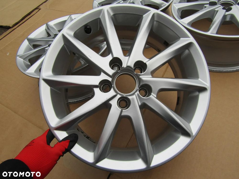 4x Felgi Aluminiowe 15 Skoda Fabia II III Praktik Rapid Roomster Seat Ibiza Leon I VW Golf IV 4 Polo IV V Bora 6 j 5x100 ET38 piasta 57,1 mm / Oryginalne - 15