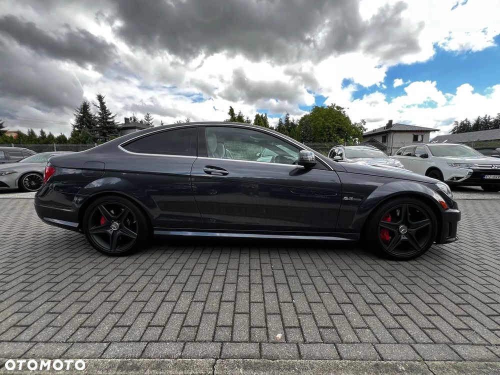 Mercedes-Benz Klasa C 63 AMG AMG SPEEDSHIFT MCT AMG Performance Package - 4