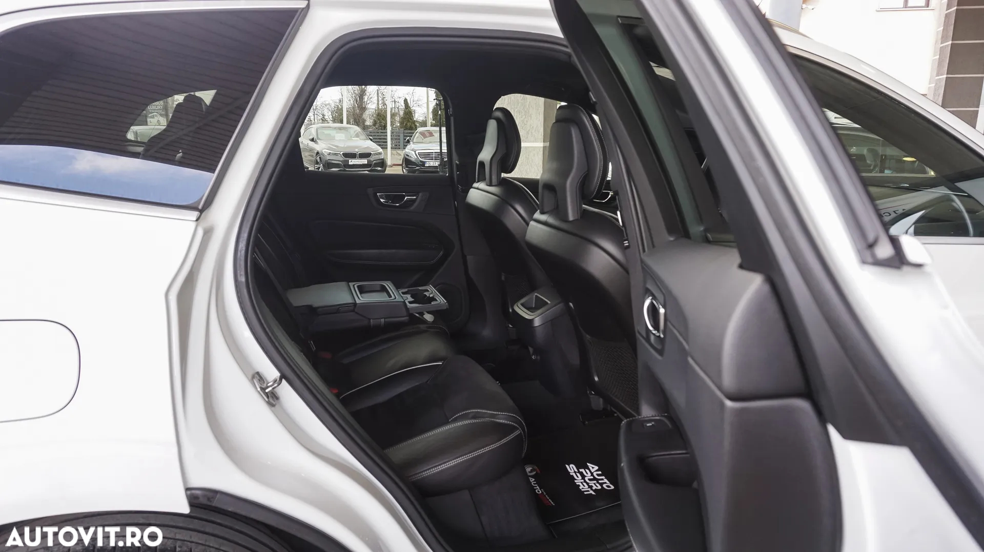 Volvo XC 60 D4 AWD Geartronic RDesign - 28