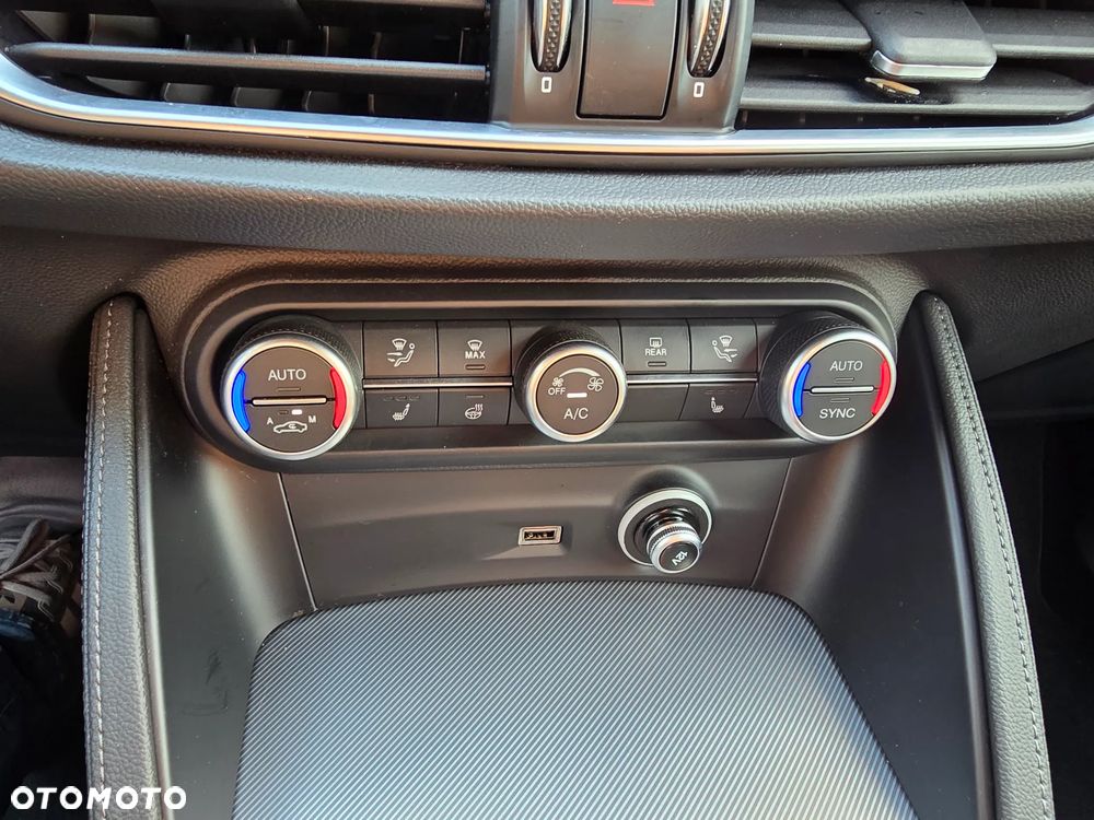 Alfa Romeo Stelvio 2.0 Turbo Tributo Italiano Q4 - 28