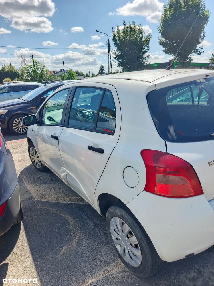Toyota Yaris 1.0 Terra A/C - 3