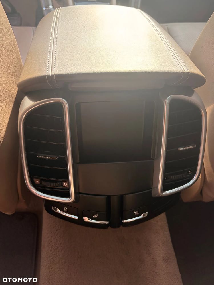 Porsche Cayenne Diesel Platinum Edition - 12