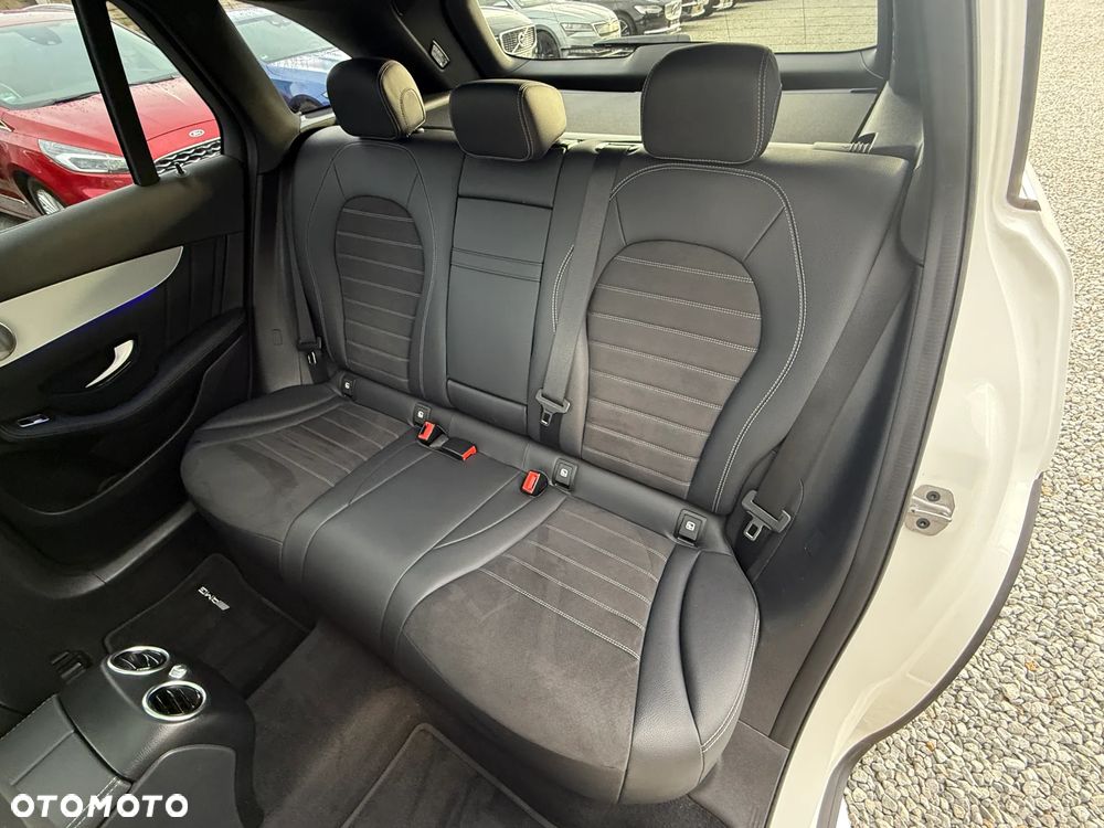 Mercedes-Benz GLC 300 de 4Matic 9G-TRONIC AMG Line Plus - 29
