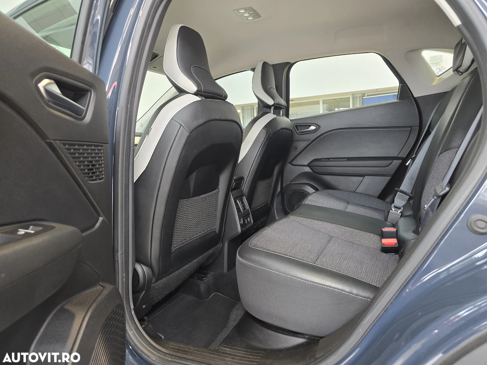 Renault Captur TCe 140 EDC Intense - 8