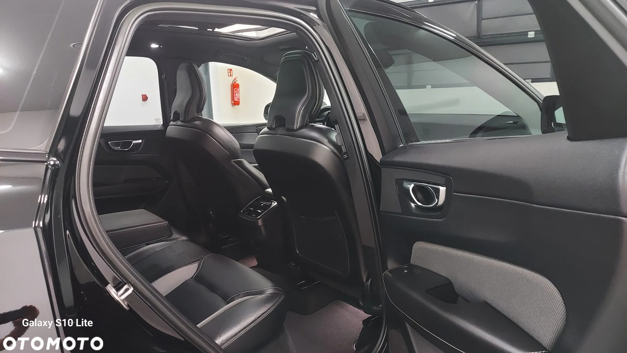 Volvo XC 60 B4 D Plus Dark - 15