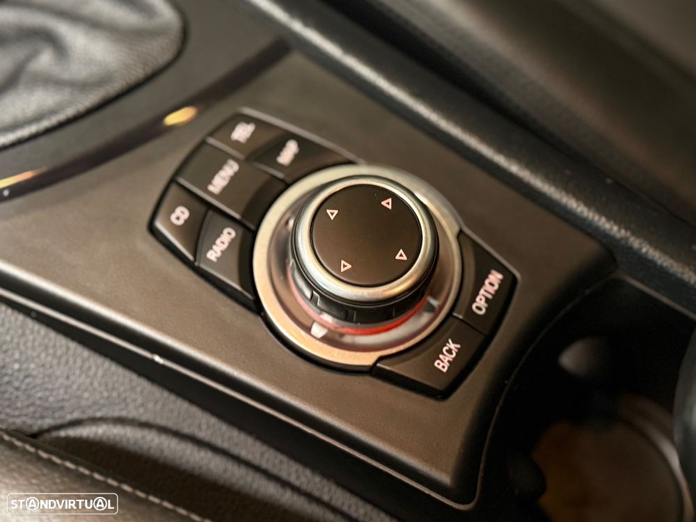 BMW 120 d Limited Edition Lifestyle c/ M Sport Pack - 11