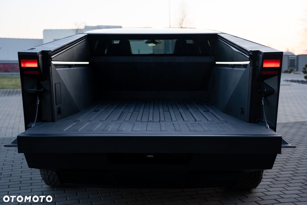 Tesla Cybertruck - 15