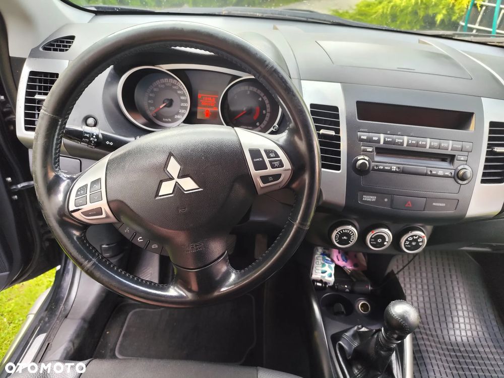 Mitsubishi Outlander - 10