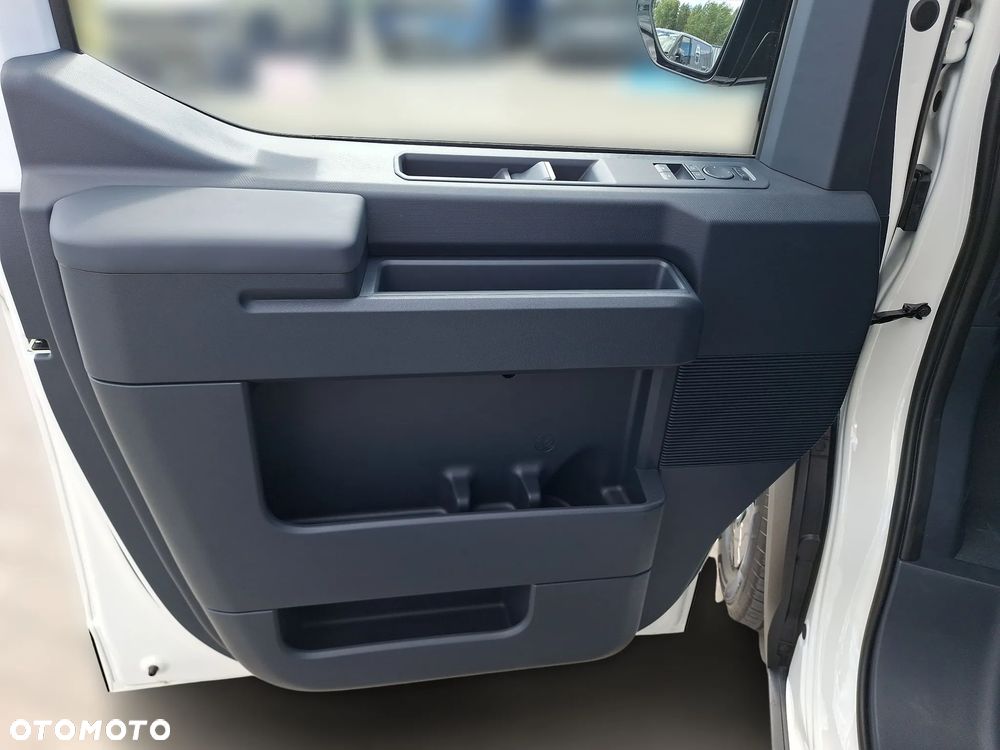 Kia PV5 - 12