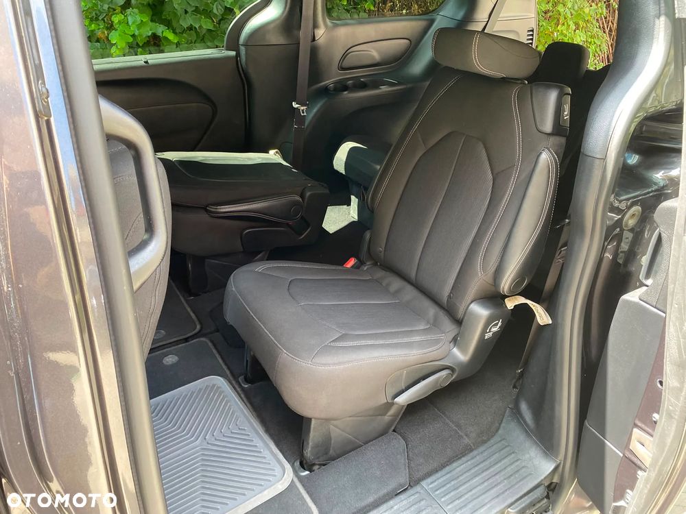 Chrysler Pacifica - 23