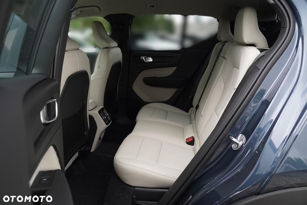 Volvo XC 40 B3 Plus Dark - 7