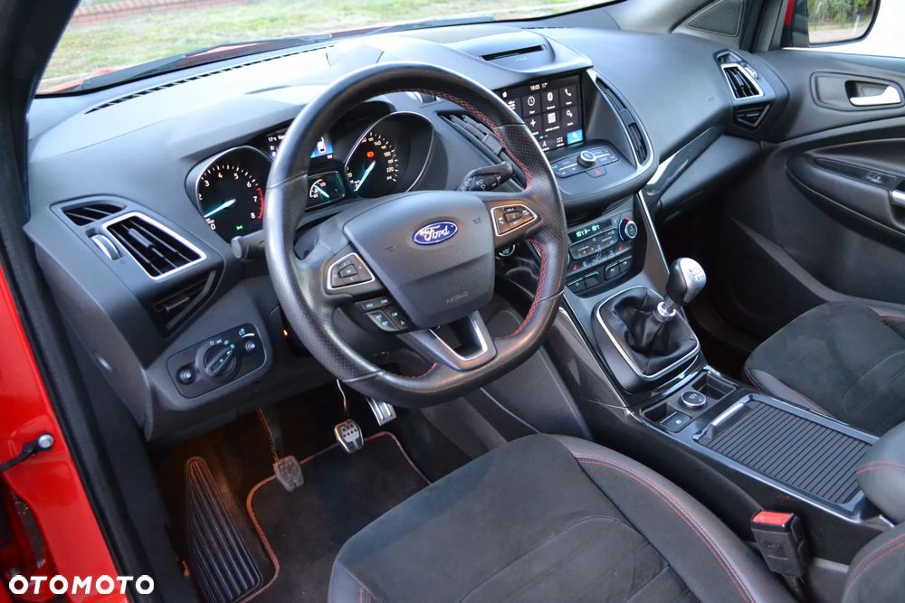 Ford Kuga 1.5 EcoBoost 2x4 ST-Line - 23