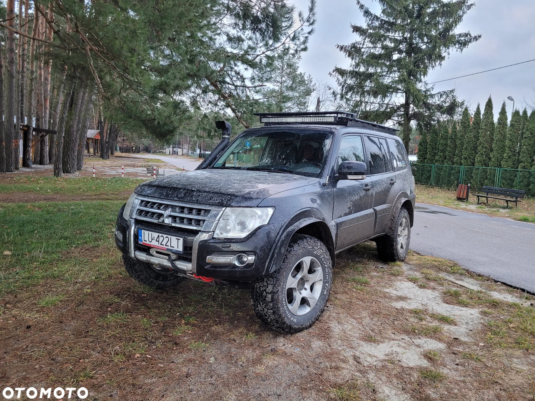 Mitsubishi Pajero - 26