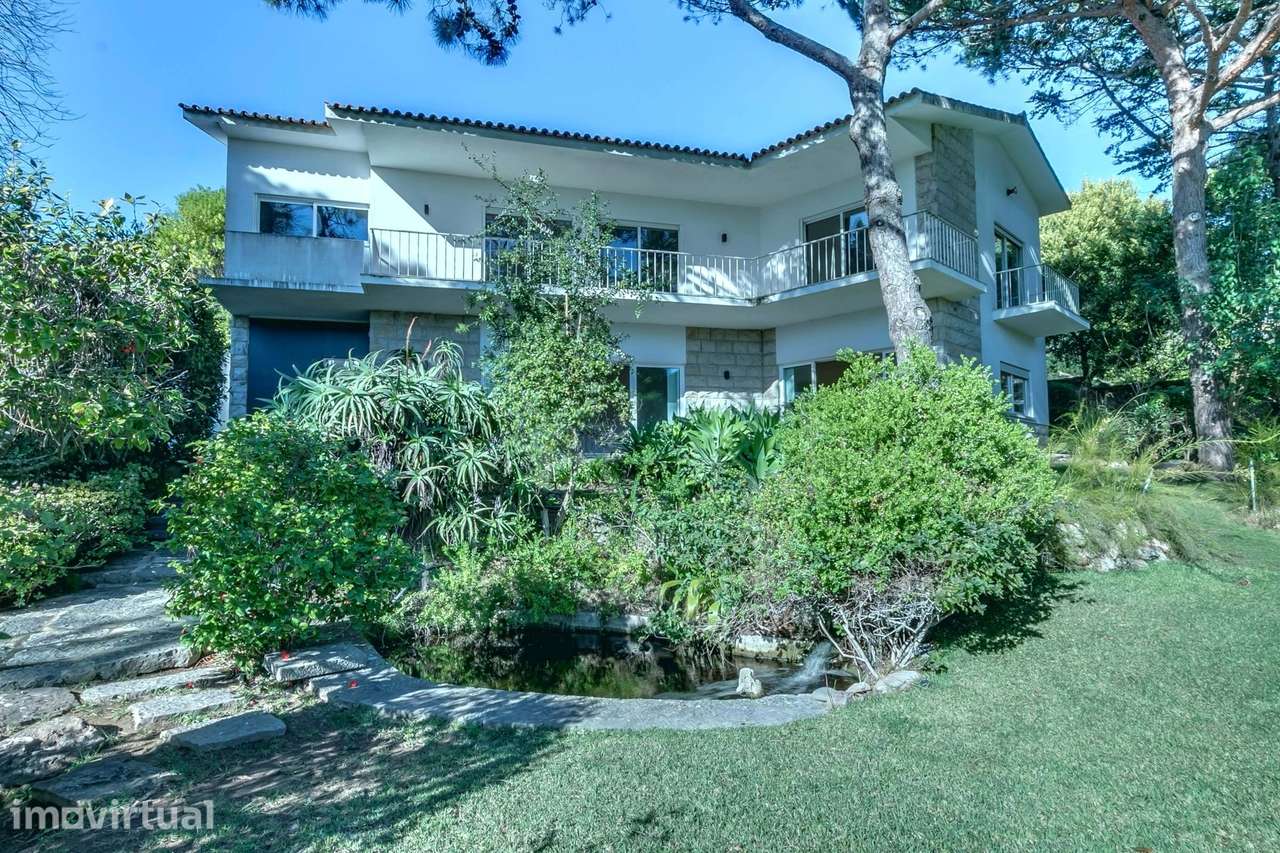 Moradia T5 de Luxo com Piscina e Amplo Jardim no Estoril, junto ao Gol - Grande imagem: 3/60