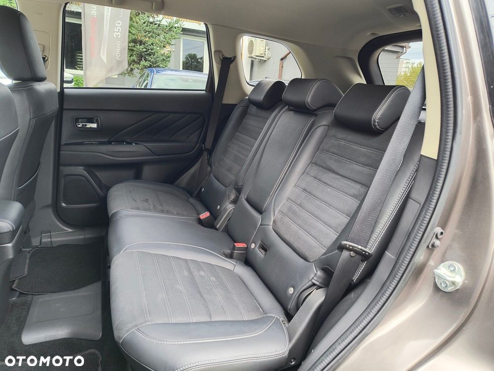 Mitsubishi Outlander - 10