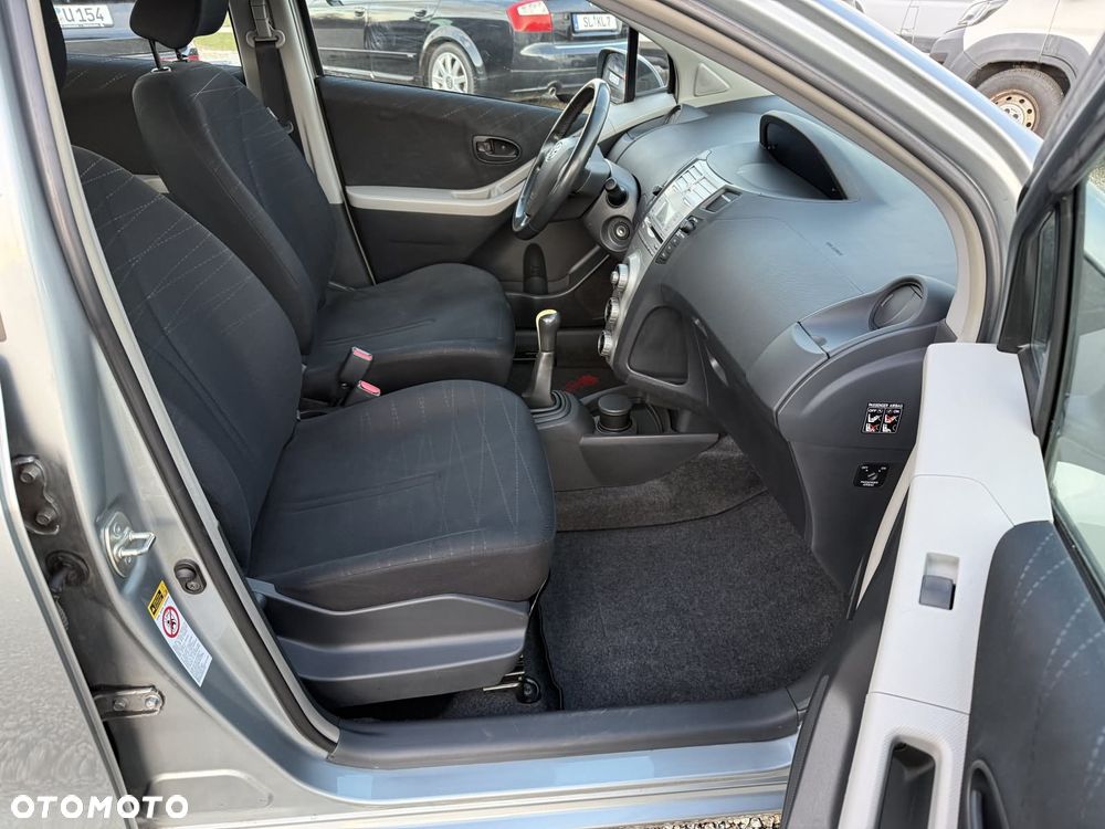 Toyota Yaris 1.3 VVT-i Sol - 22