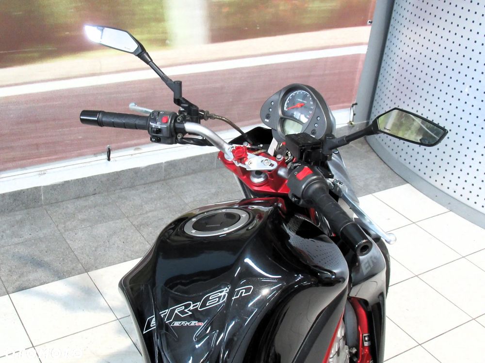 Kawasaki ER - 8