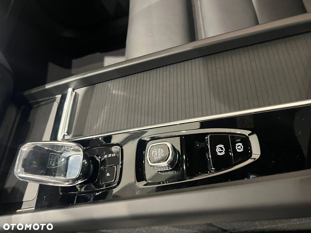 Volvo XC 60 B5 B AWD Ultimate Bright - 25