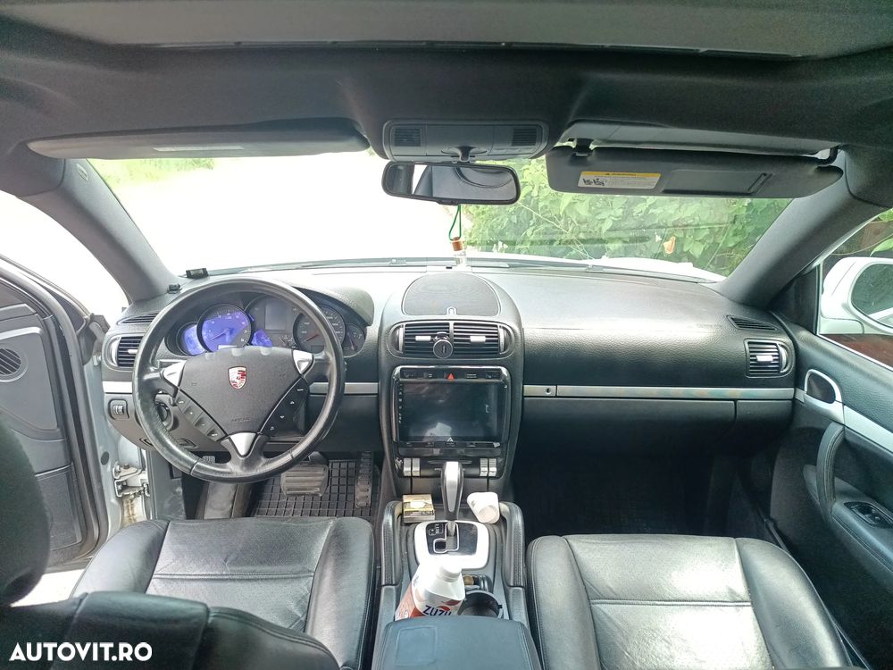 Porsche Cayenne - 4