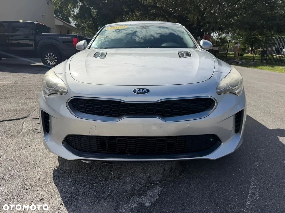 Kia Stinger - 3