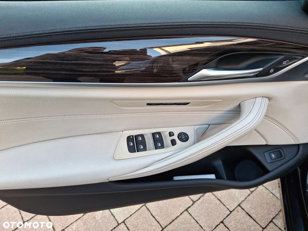 BMW Seria 5 530i Luxury Line - 17