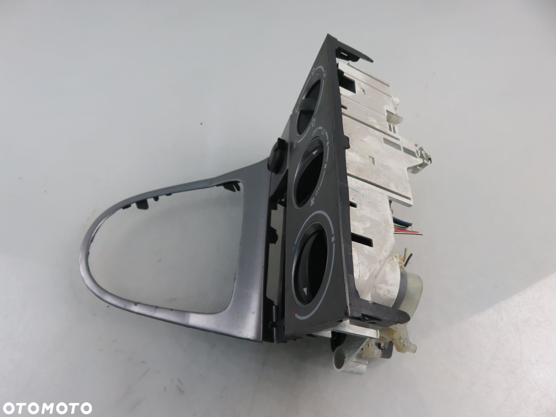 PANEL NAWIEWU Z AC PONTIAC VIBE I - 3