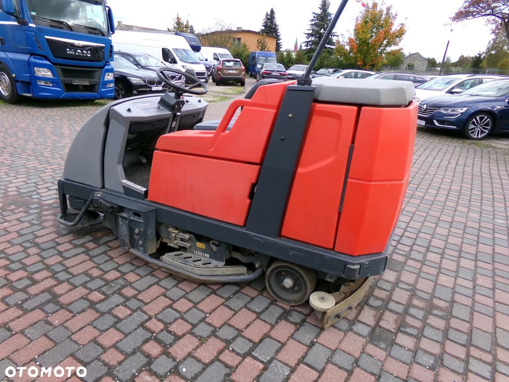 Hako hako scrubmaster b310r zamiatarko szczotkarka myjąca - 4