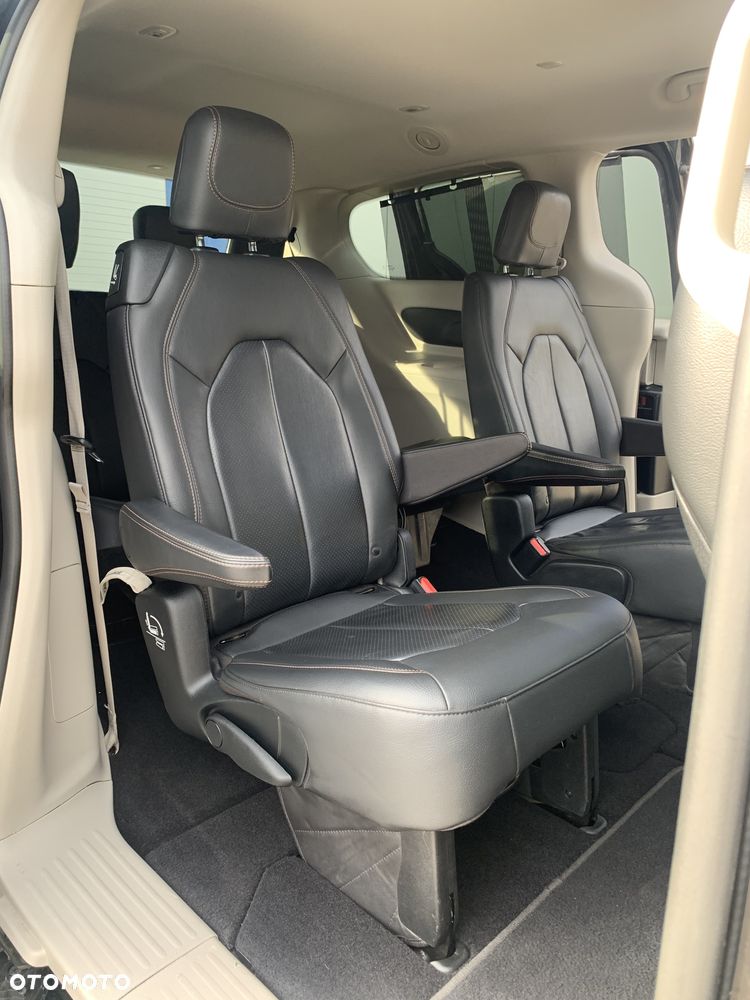 Chrysler Pacifica - 19