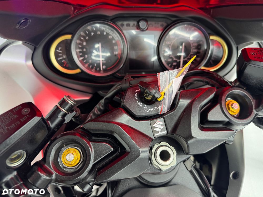 Suzuki GSX - 27