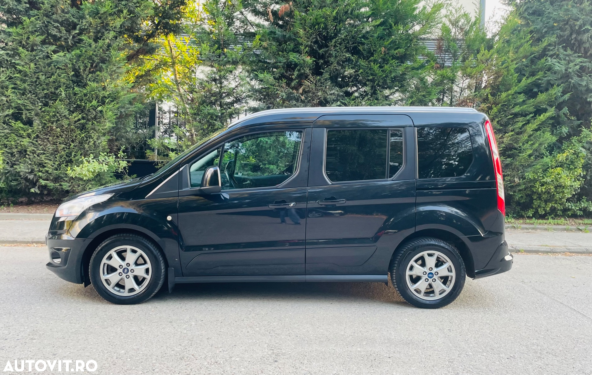 Ford Tourneo Connect 1.6 TDCi Start-Stop Titanium - 25