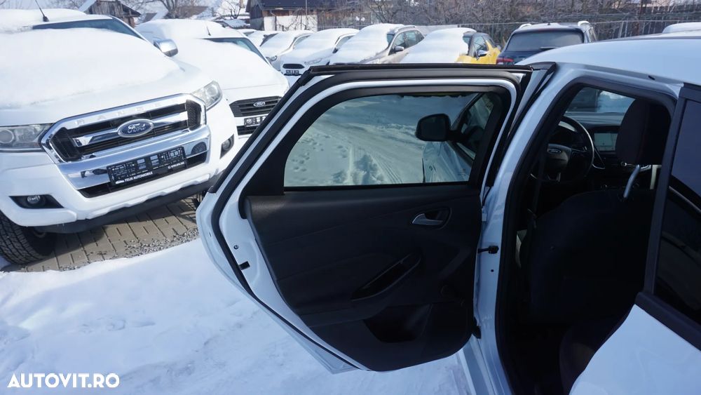 Ford Focus 1.0 EcoBoost Start-Stopp-System ST-LINE DESIGN - 8