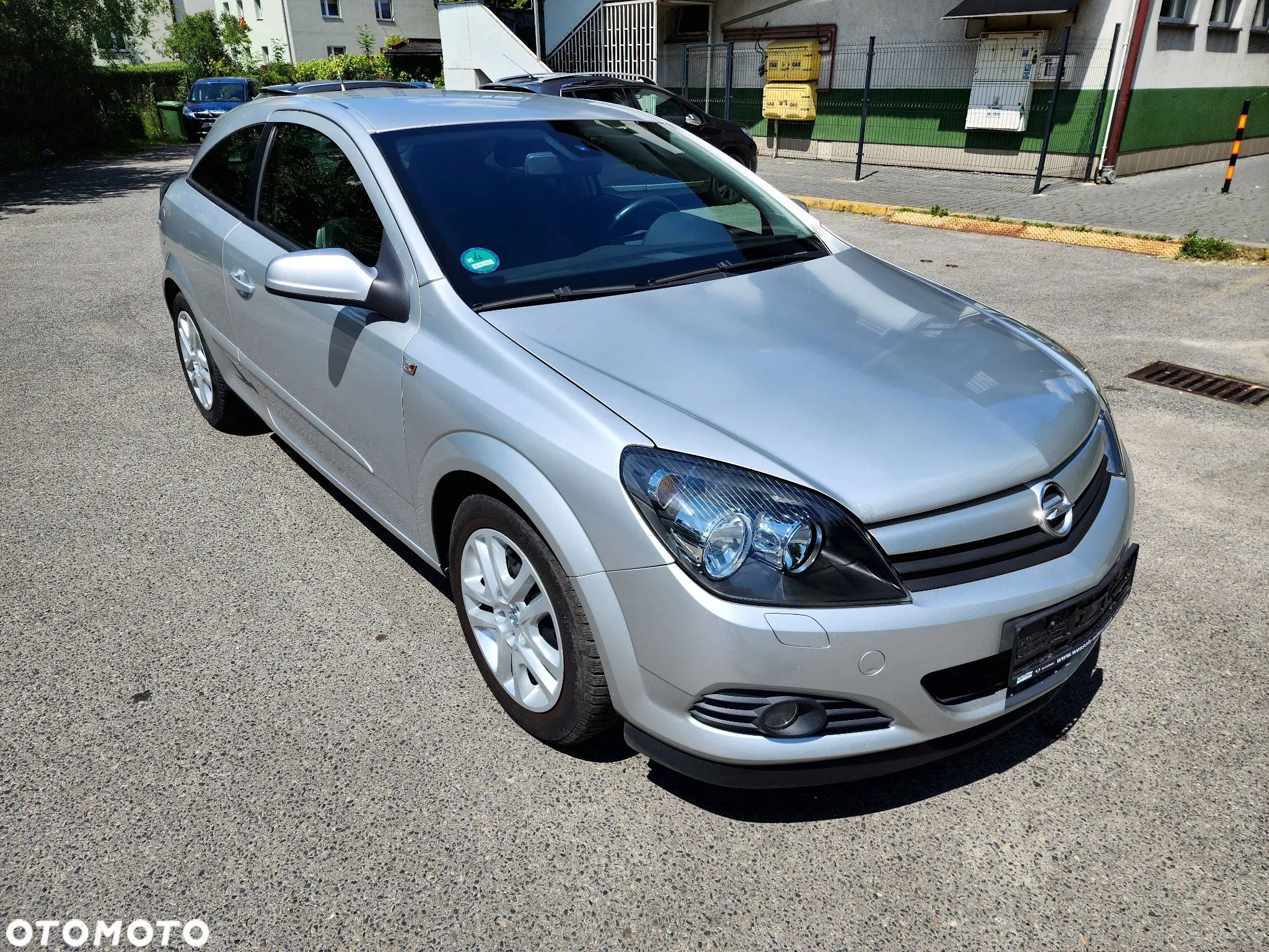 Opel Astra GTC 1.6 Edition - 1