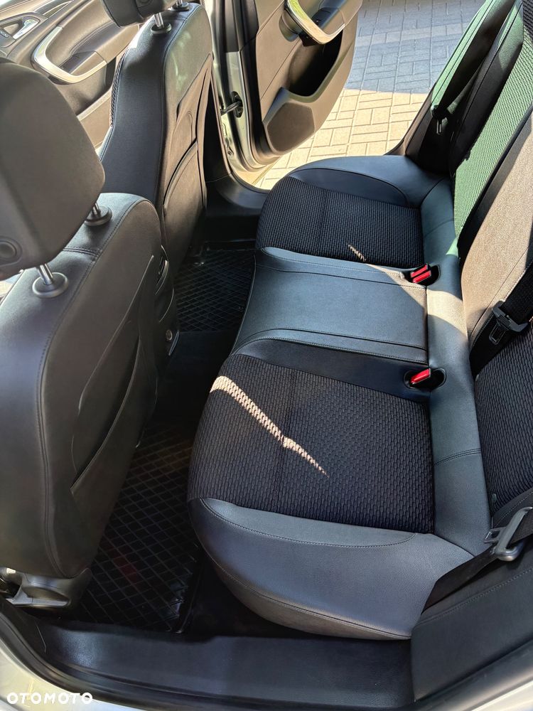 Opel Insignia - 11