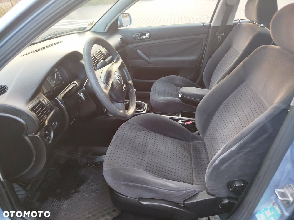 Volkswagen Passat 1.8 - 18