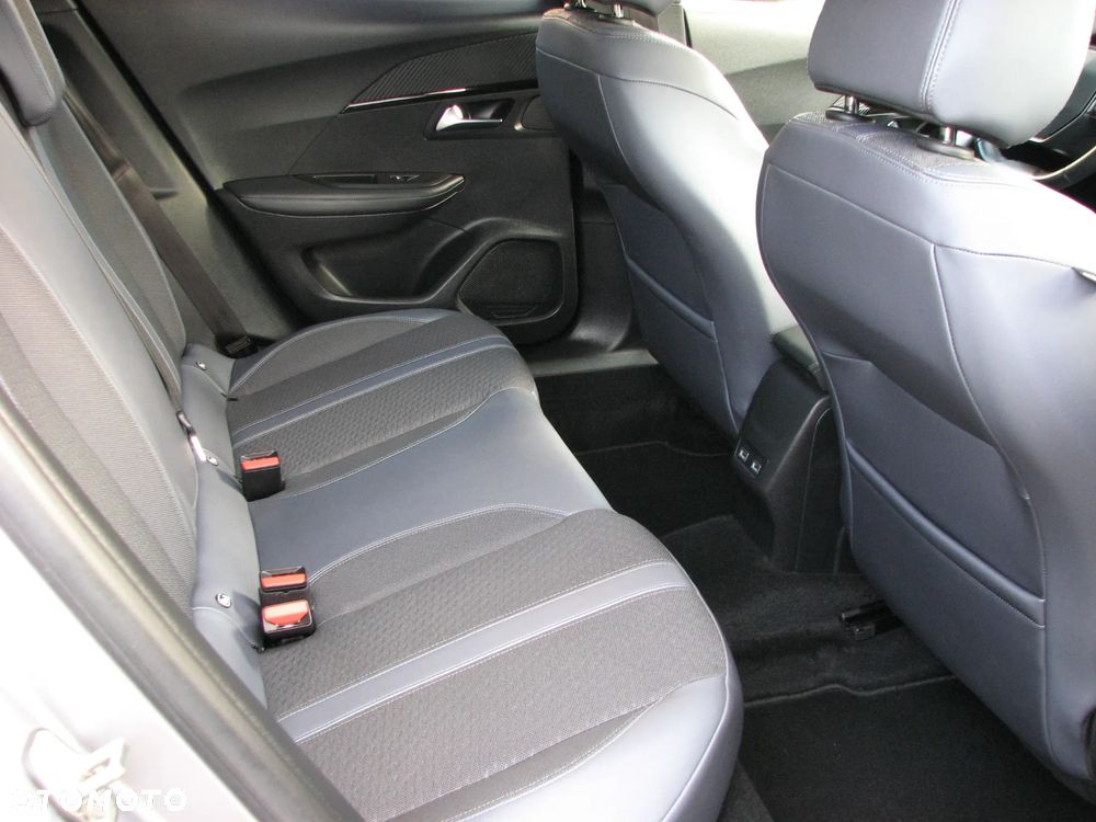 Peugeot 2008 1.5 BlueHDi Allure S&S - 17