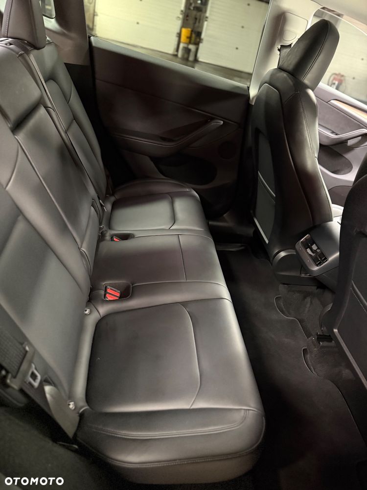 Tesla Y Performance AWD - 12