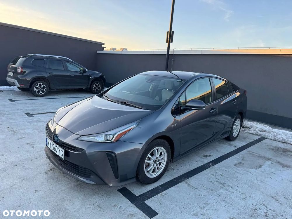 Toyota Prius ver-1-8-hybrid-executive - 3