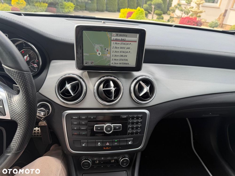 Mercedes-Benz GLA 45 AMG 4Matic 7G-DCT - 23