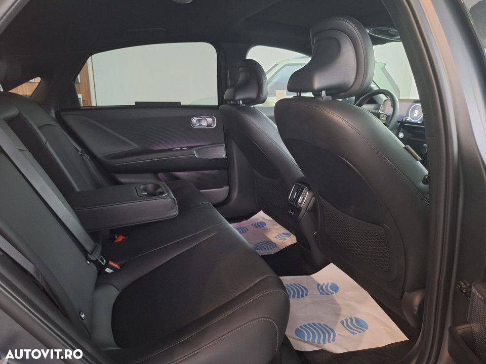 Hyundai IONIQ - 7