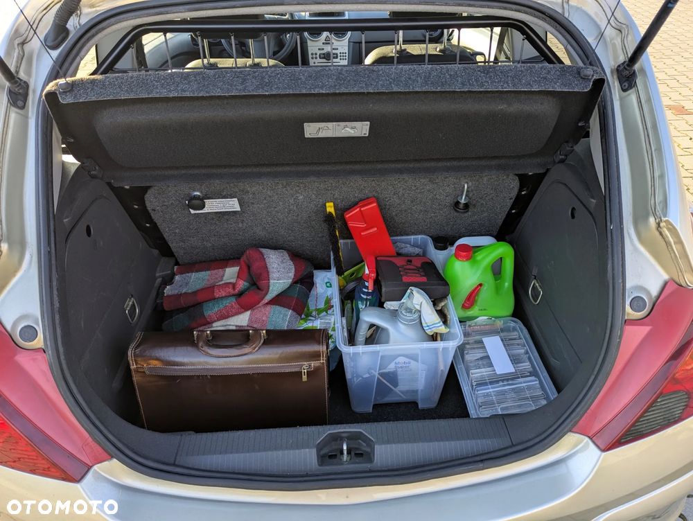 Opel Corsa 1.2 16V Essentia - 13